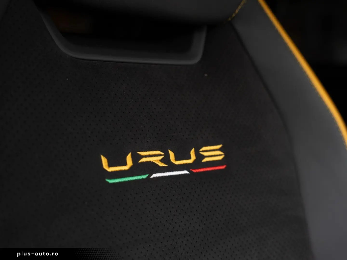 Urus Graphite Capsule   Matt Paint   Carbon Pack