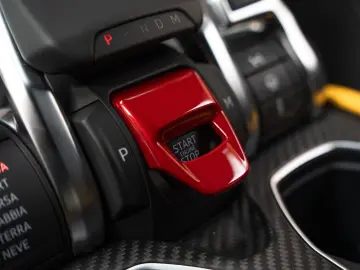 Urus Graphite Capsule   Matt Paint   Carbon Pack