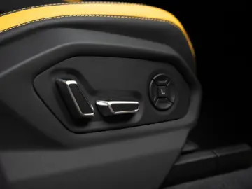 Urus Graphite Capsule   Matt Paint   Carbon Pack