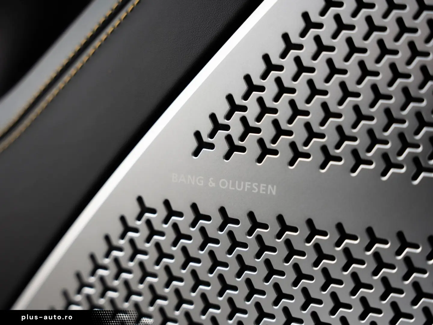 Urus Graphite Capsule   Matt Paint   Carbon Pack