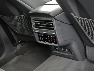 Q8 55 TFSI qu. S line (Ext) AHK Matrix HuD Air