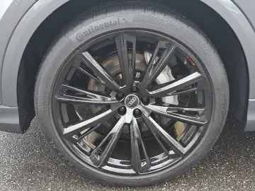 Q8 55 TFSI quattro tiptr. S line PANO AHK KAM 23