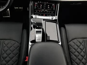 Q8 55 TFSI quattro tiptr. S line PANO AHK KAM 23