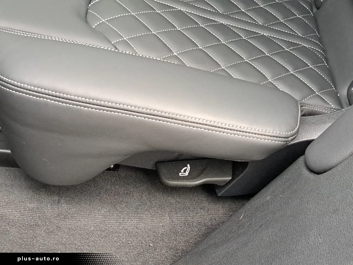 Q8 55 TFSI quattro tiptr. S line PANO AHK KAM 23