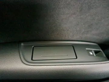 Q8 55 TFSI quattro tiptr. S line PANO AHK KAM 23