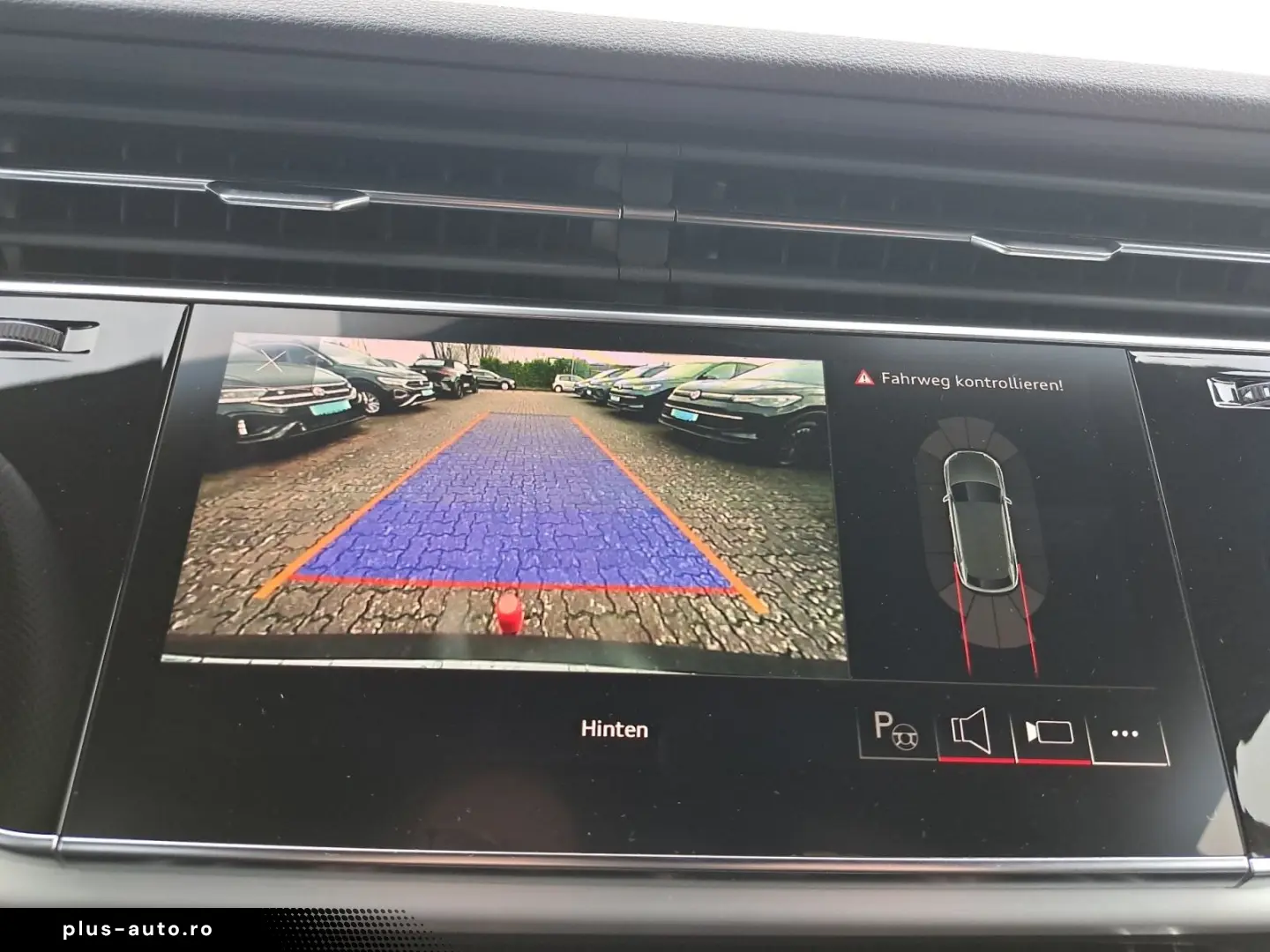 Q8 55 TFSI quattro tiptr. S line PANO AHK KAM 23