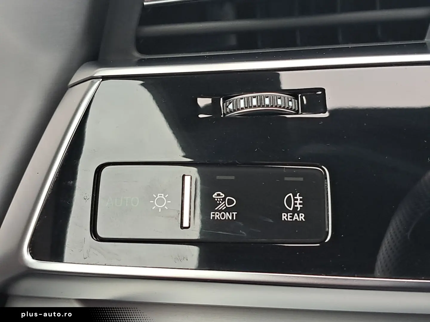 Q8 55 TFSI quattro tiptr. S line PANO AHK KAM 23