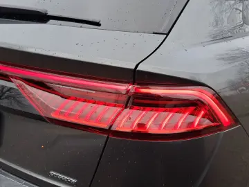 Q8 55 TFSI quattro tiptr. S line PANO AHK KAM 23