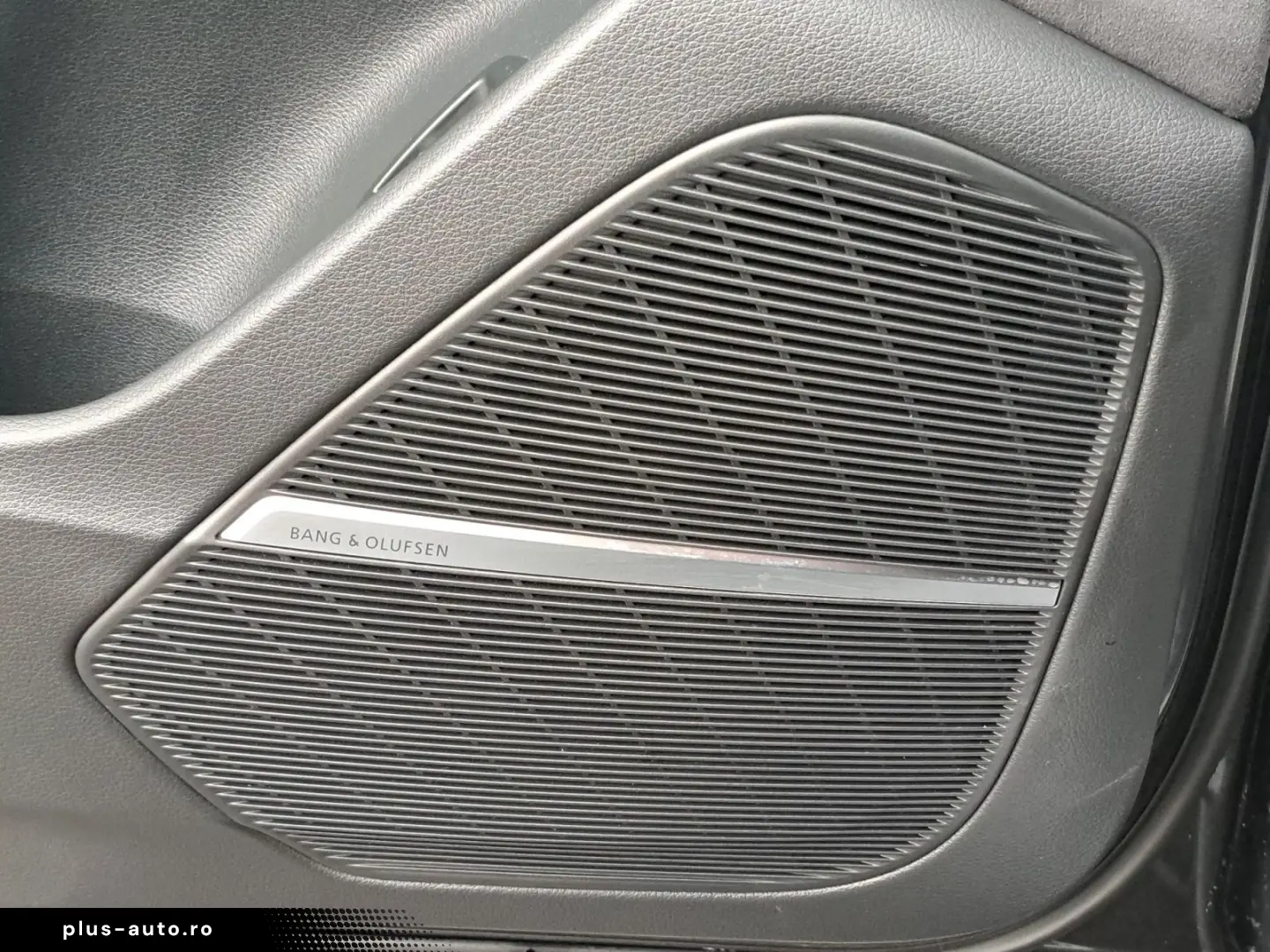 Q8 55 TFSI quattro tiptr. S line PANO AHK KAM 23