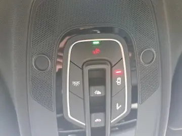 Q8 55 TFSI quattro tiptr. S line PANO AHK KAM 23