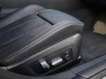 M3 Competition  Akrapovic  Carbon  H K  HUD  360