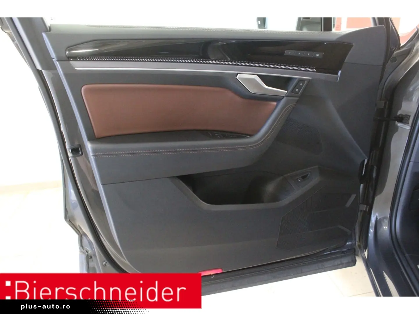 Touareg 3.0 TSI 2x R-Line 20 PANO AHK STAND