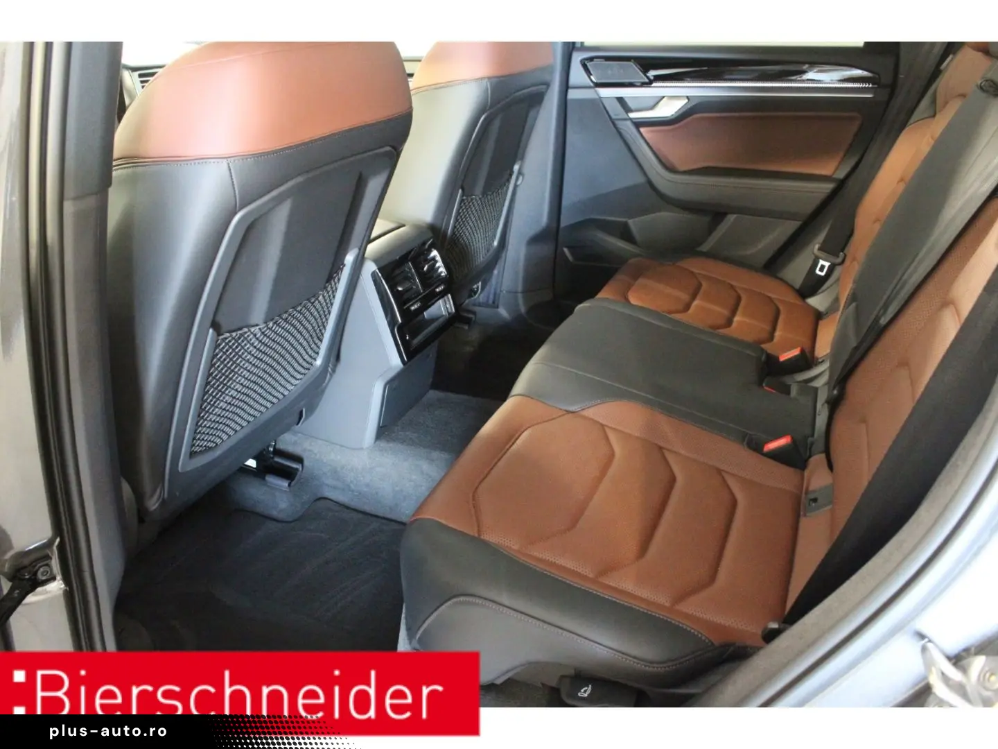 Touareg 3.0 TSI 2x R-Line 20 PANO AHK STAND