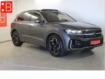Touareg 3.0 TSI 2x R-Line 20 PANO AHK STAND
