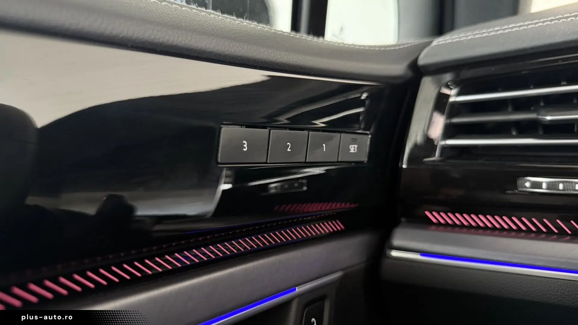 Touareg 3.0 TSI4M R-LINE  PANO  AHK  LUFT  MAS