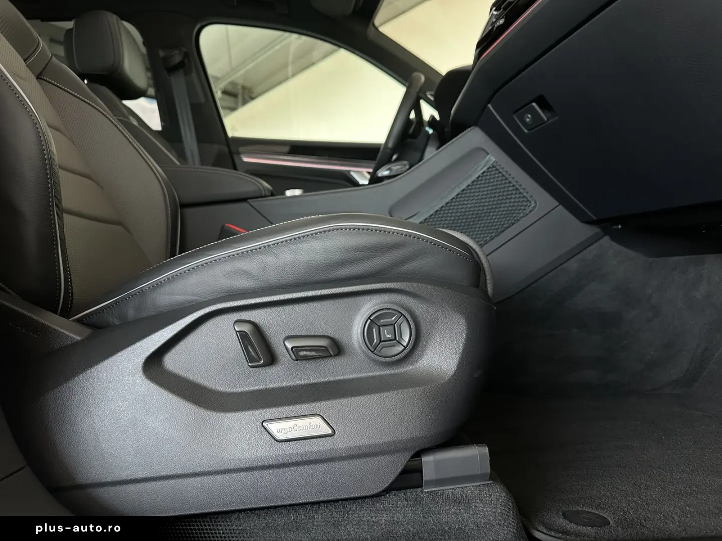 Touareg 3.0 TSI 4M R NACHT MASS SOFT AHK H&U 22