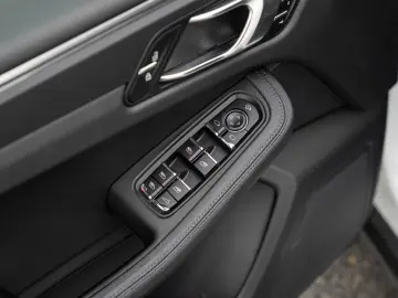 Macan AHK Panorama Dach Rückfahrkamera