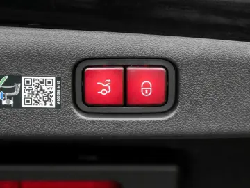 E 300 de 4M AMG-Sport Pano AHK Burm Dist Keyl 19