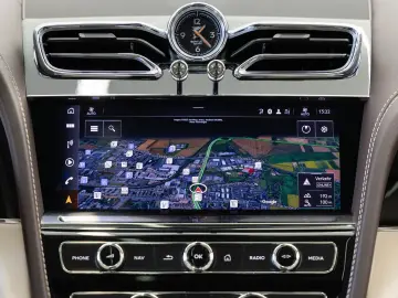 Bentayga V8 von BENTLEY FRANKFURT