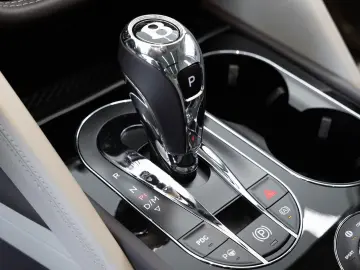 Bentayga V8 von BENTLEY FRANKFURT