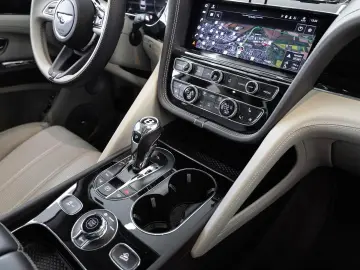 Bentayga V8 von BENTLEY FRANKFURT