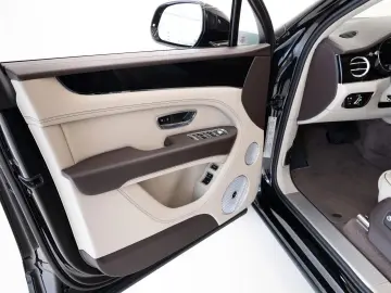 Bentayga V8 von BENTLEY FRANKFURT