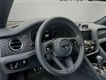 Bentayga V8 -1.HAND-BLACKLINE -BENTLEY BERLIN -
