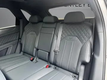 Bentayga V8 -1.HAND-BLACKLINE -BENTLEY BERLIN -