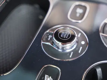 Bentayga 4.0 V8 EWB Azure 4WD Long Lang