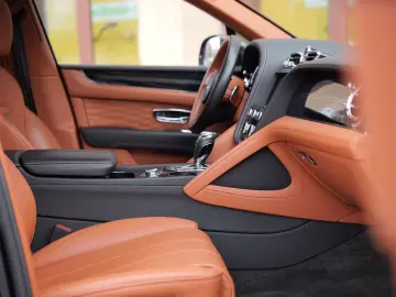 Bentayga 4.0 V8 EWB Azure 4WD Long Lang