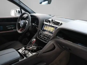 Bentayga 4.0 V8 EWB - Naim Pano