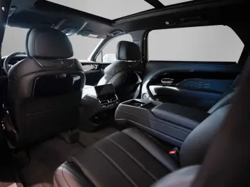 Bentayga 4.0 V8 EWB - Naim Pano