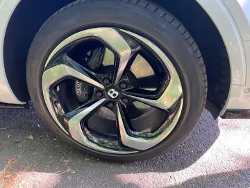 Bentayga 4.0 V8 S   1. Hand   Neuwertig