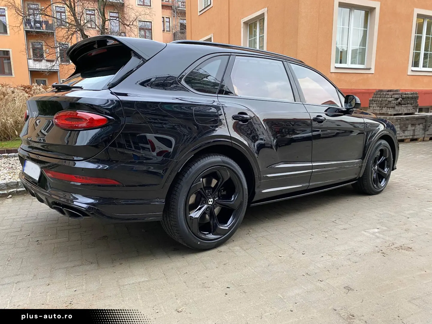 Bentayga V8S Blackline