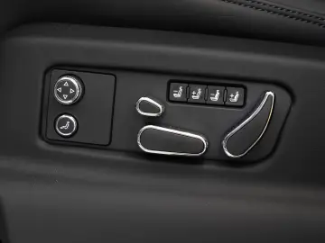 Bentayga V8 von BENTLEY MANNHEIM