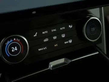 Range Rover P440e SE SHADOW Pixel Pano 360 22