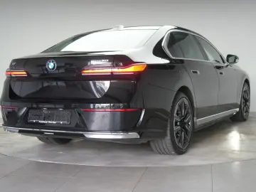 i7  eDrive50 M Sport Leder Kamera HUD B&W Wide S