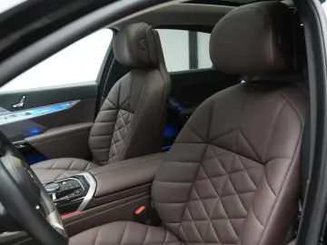 i7  eDrive50 M Sport Leder Kamera HUD B&W Wide S