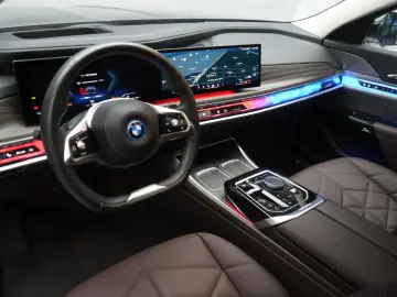 i7  eDrive50 M Sport Leder Kamera HUD B&W Wide S