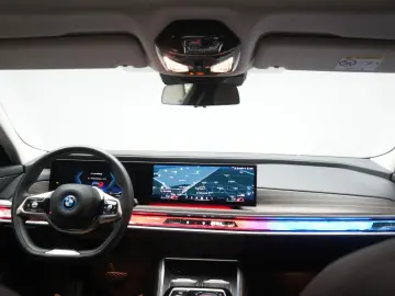 i7  eDrive50 M Sport Leder Kamera HUD B&W Wide S