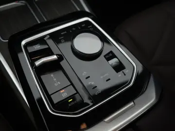 i7  eDrive50 M Sport Leder Kamera HUD B&W Wide S