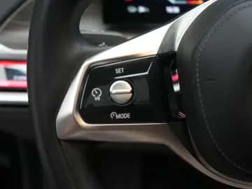 i7  eDrive50 M Sport Leder Kamera HUD B&W Wide S