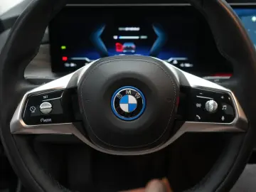 i7  eDrive50 M Sport Leder Kamera HUD B&W Wide S