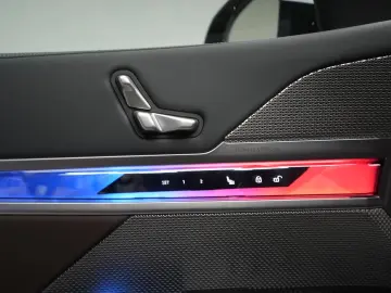 i7  eDrive50 M Sport Leder Kamera HUD B&W Wide S