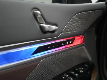 i7  eDrive50 M Sport Leder Kamera HUD B&W Wide S