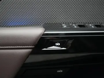 i7  eDrive50 M Sport Leder Kamera HUD B&W Wide S