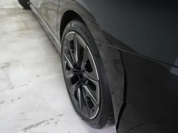 i7  eDrive50 M Sport Leder Kamera HUD B&W Wide S