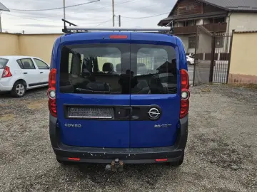 OPEL COMBO 5 LOCURI 2.0 DIESEL