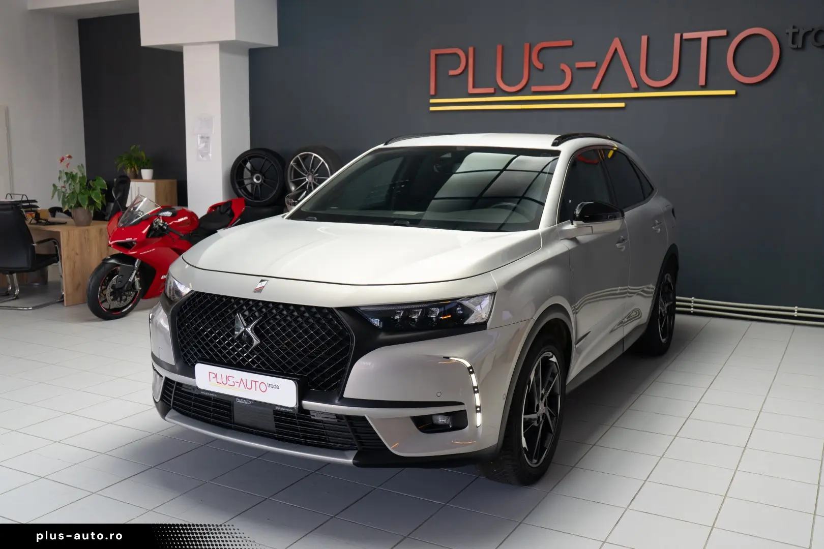DS 7 Crossback Plug-in Hybrid E-TENSE 4WD 300CP DS Perform