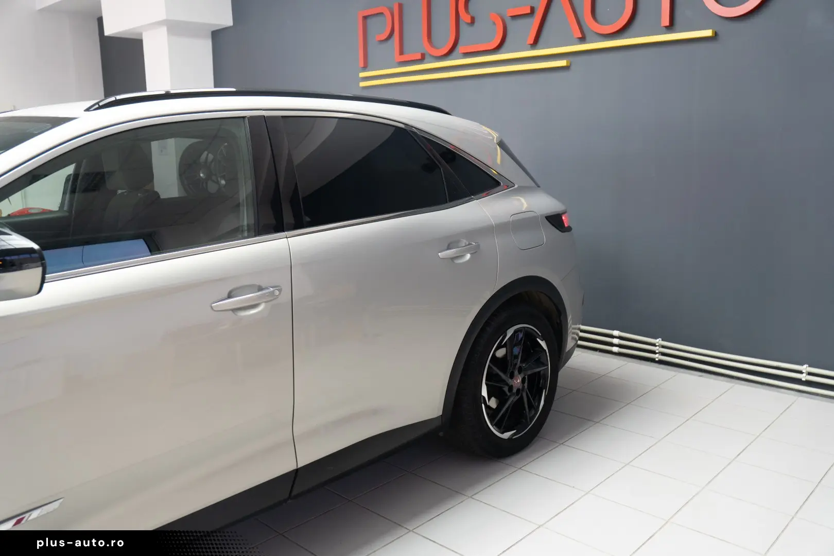 DS 7 Crossback Plug-in Hybrid E-TENSE 4WD 300CP DS Perform